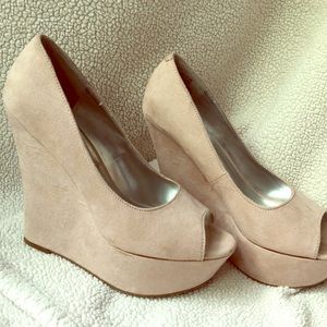 Blush Wedges—size 6.5